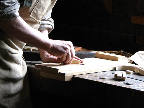 Nacemos de la influencia y formación  heredada en el sector de la <strong>carpintería de madera y ebanistería  en Herramélluri.</strong>